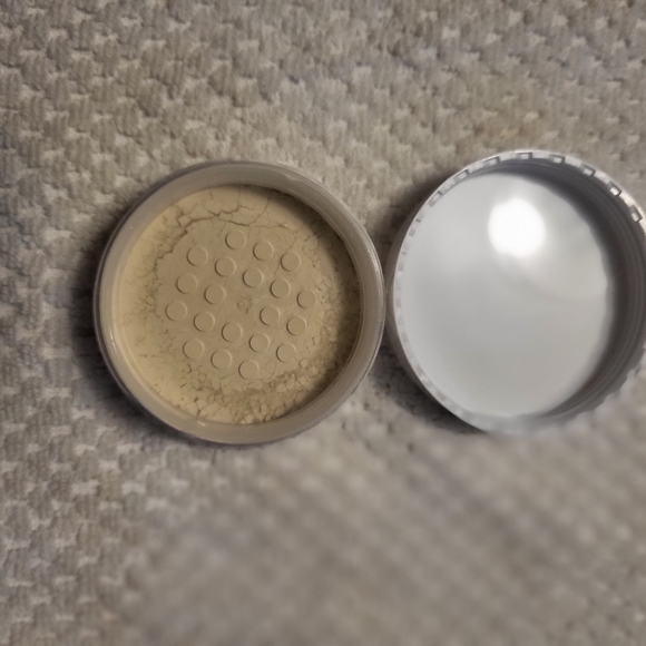 Rachel Couture Translucent Powder - Picture 2 of 2